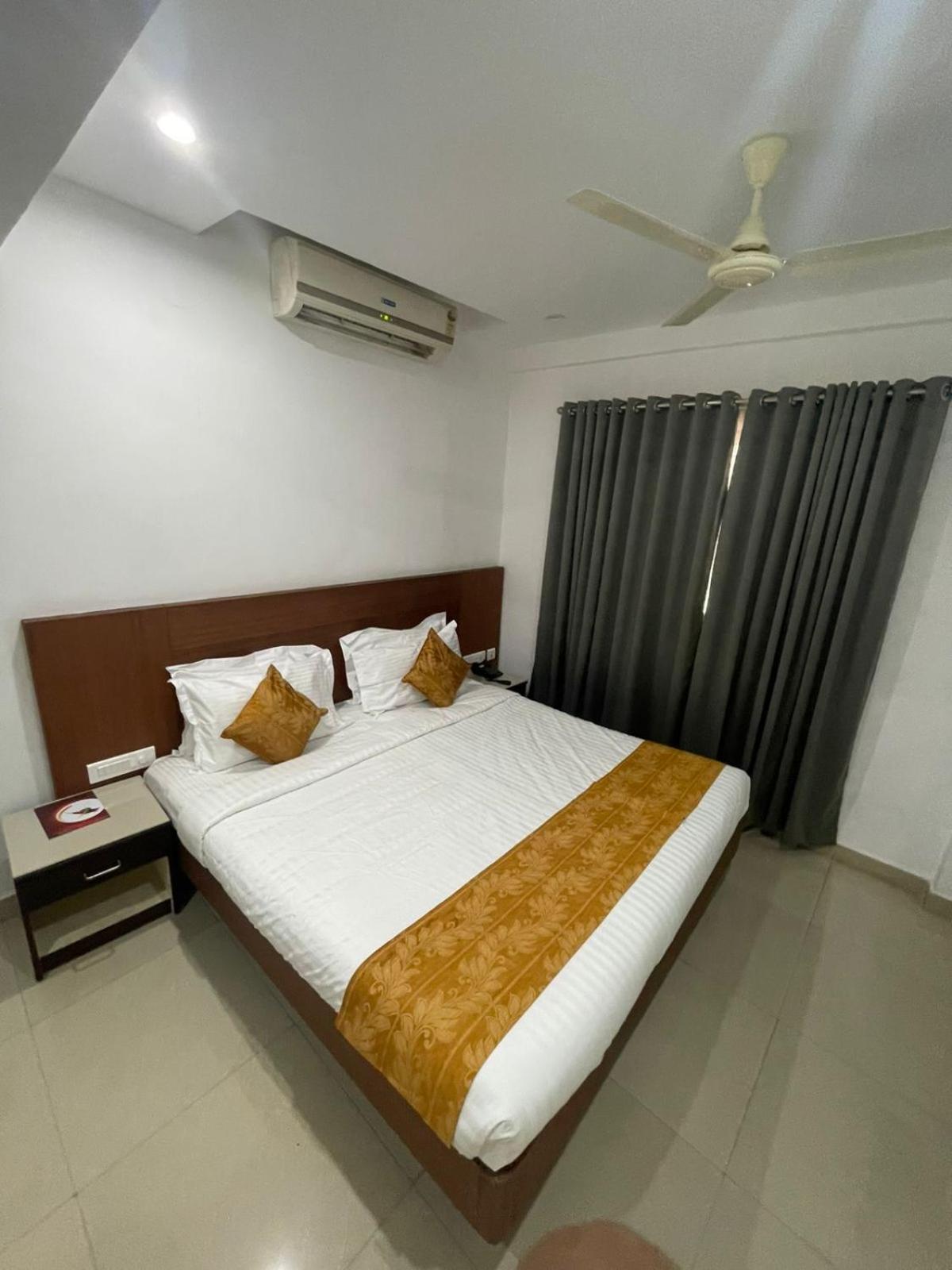 Kallada Sangeetha Hotels Thrissur Εξωτερικό φωτογραφία